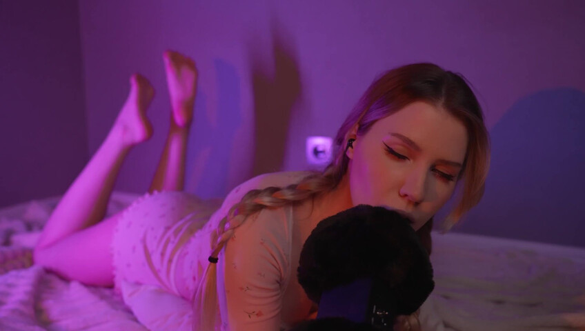 ASMR Mood Crunch Of Ears