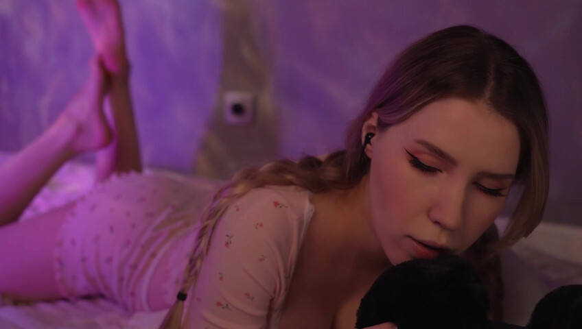 ASMR Mood Crunch Of Ears