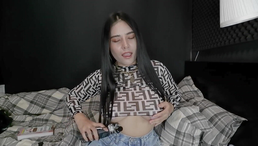 ASMR Wan - Scrathing and mouth sounds