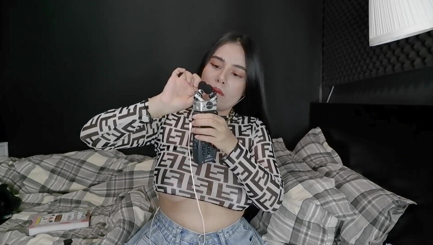 ASMR Wan - Scrathing and mouth sounds