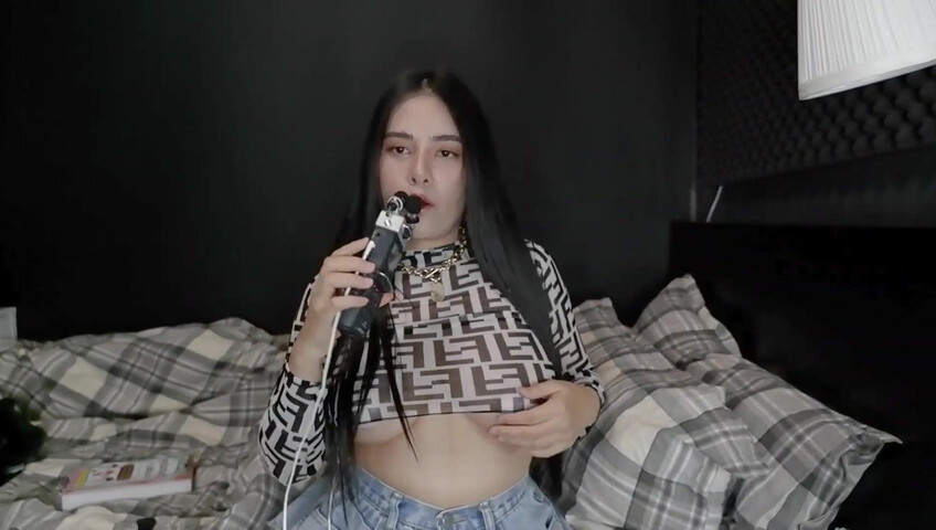 ASMR Wan - Scrathing and mouth sounds