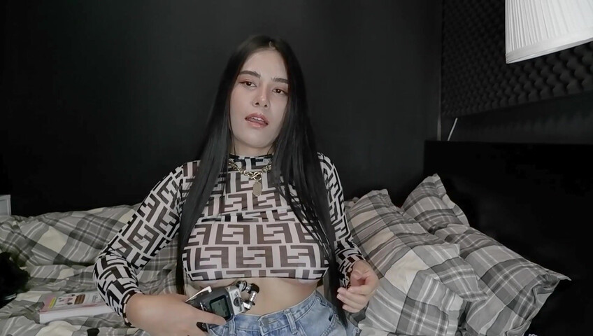 ASMR Wan - Scrathing and mouth sounds