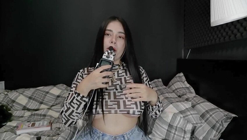 ASMR Wan - Scrathing and mouth sounds