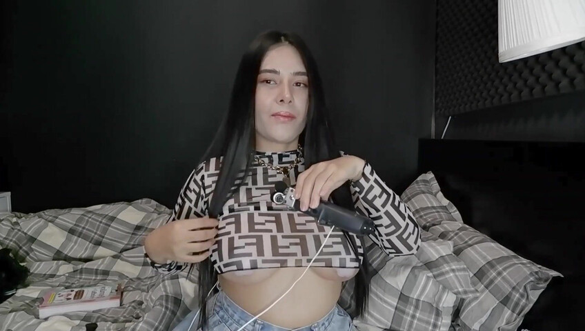 ASMR Wan - Scrathing and mouth sounds