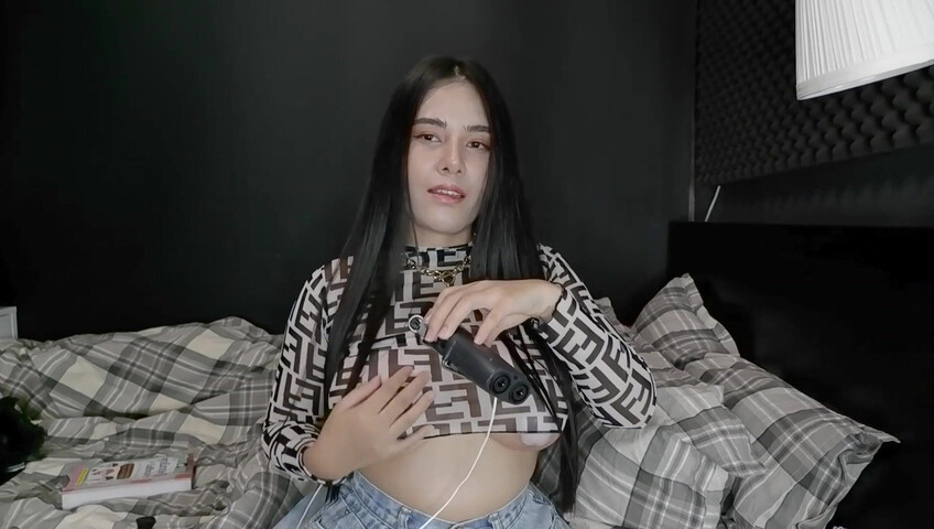 ASMR Wan - Scrathing and mouth sounds