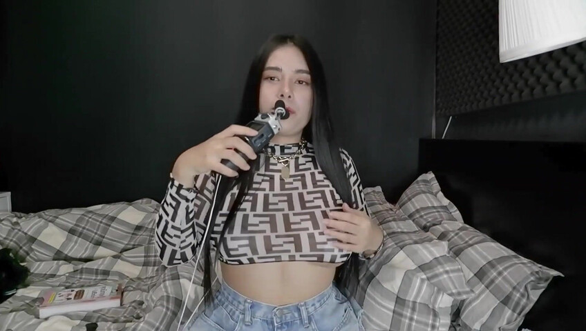 ASMR Wan - Scrathing and mouth sounds