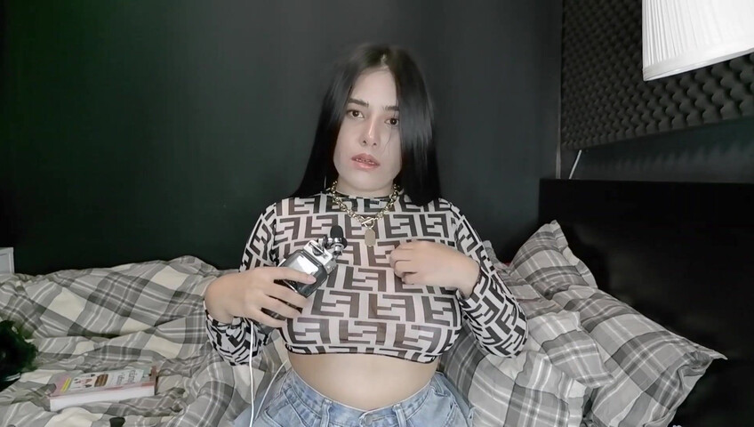 ASMR Wan - Scrathing and mouth sounds