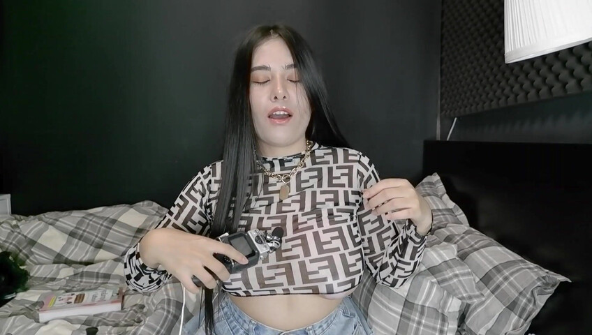 ASMR Wan - Scrathing and mouth sounds