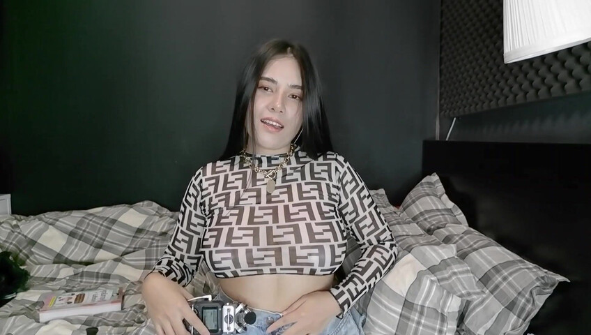 ASMR Wan - Scrathing and mouth sounds