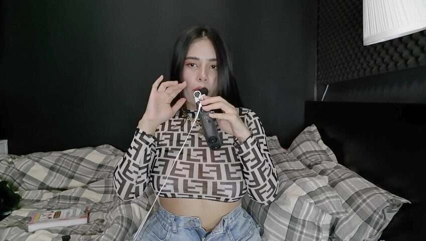 ASMR Wan - Scrathing and mouth sounds