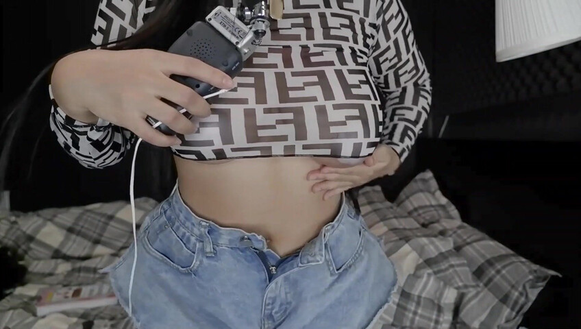 ASMR Wan - Scrathing and mouth sounds