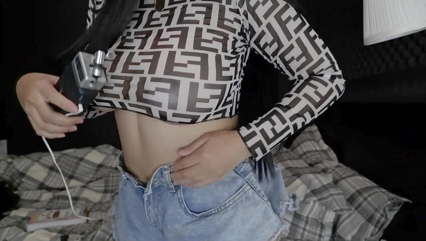 ASMR Wan - Scrathing and mouth sounds