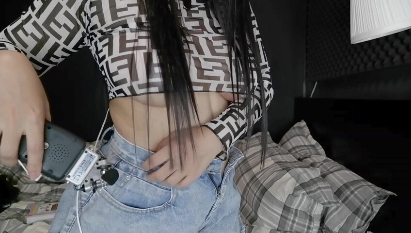 ASMR Wan - Scrathing and mouth sounds