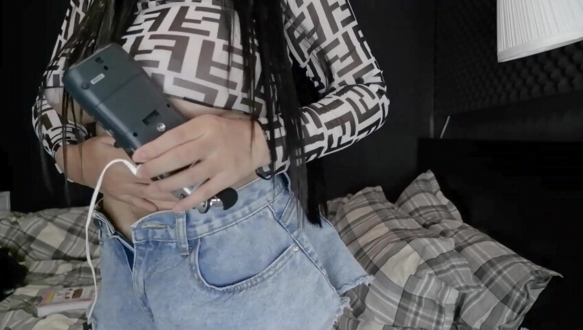 ASMR Wan - Scrathing and mouth sounds