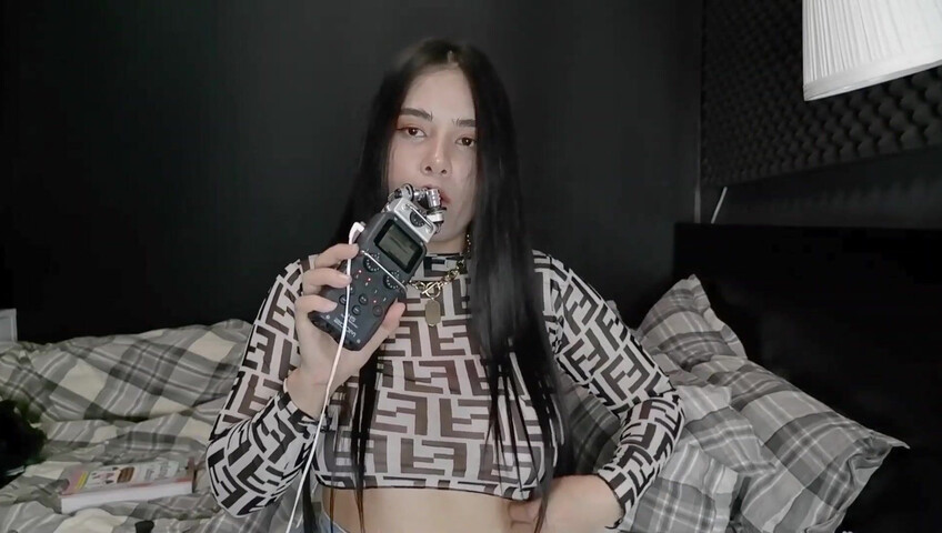 ASMR Wan - Scrathing and mouth sounds