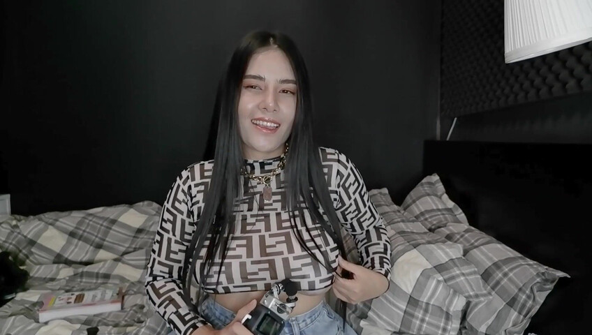 ASMR Wan - Scrathing and mouth sounds