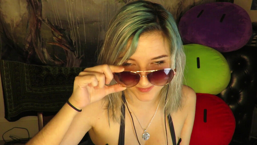 Aftyn Rose - Popsicle Sucking & Mouth Sounds on the Beach