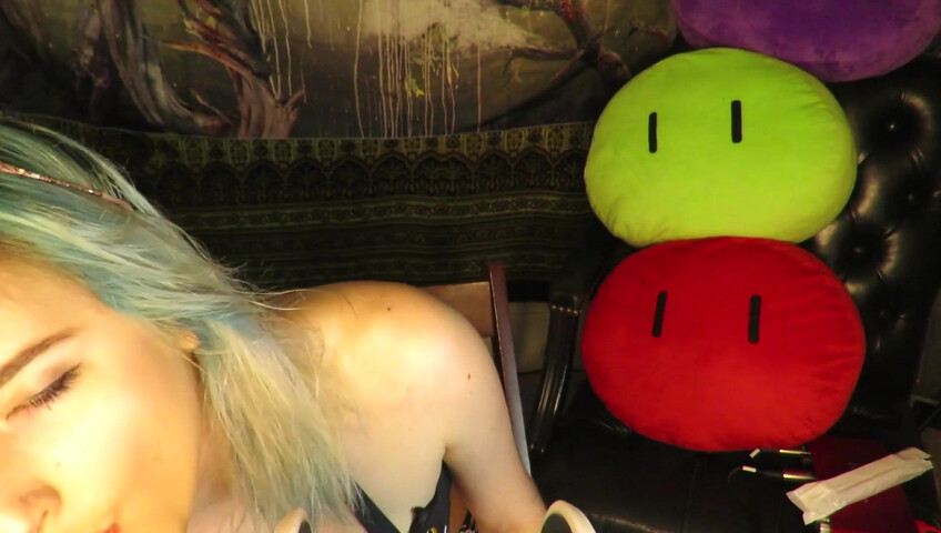 Aftyn Rose - Popsicle Sucking & Mouth Sounds on the Beach