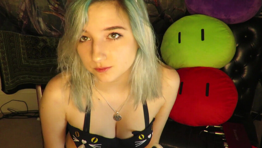 Aftyn Rose - Popsicle Sucking & Mouth Sounds on the Beach