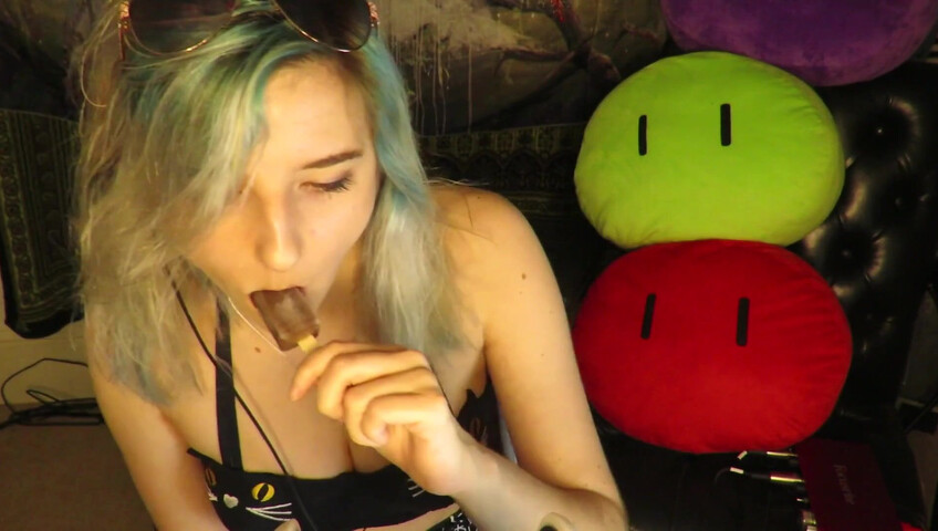 Aftyn Rose - Popsicle Sucking & Mouth Sounds on the Beach