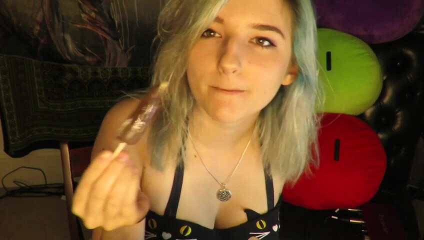 Aftyn Rose - Popsicle Sucking & Mouth Sounds on the Beach