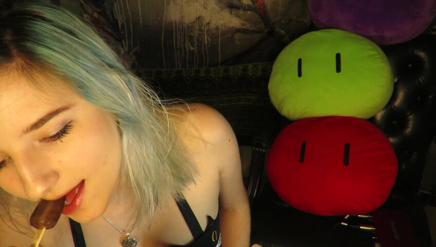 Aftyn Rose - Popsicle Sucking & Mouth Sounds on the Beach