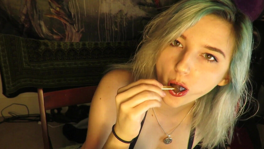 Aftyn Rose - Popsicle Sucking & Mouth Sounds on the Beach