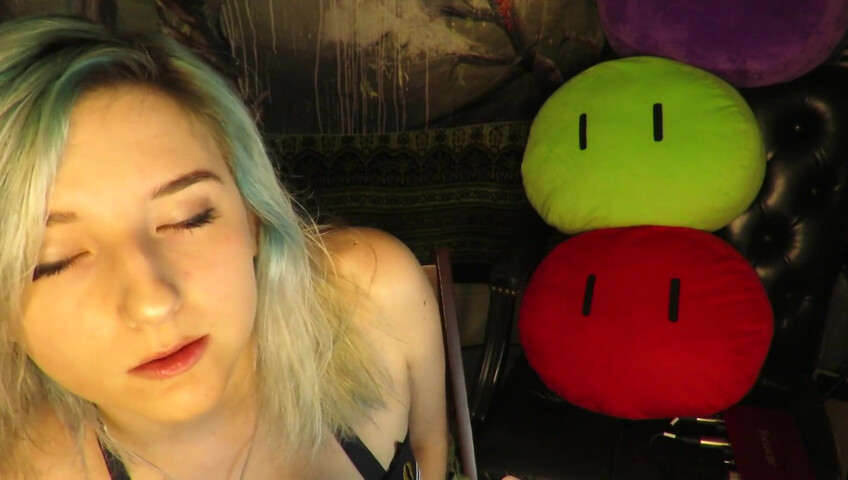 Aftyn Rose - Popsicle Sucking & Mouth Sounds on the Beach