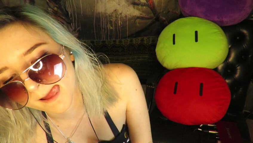 Aftyn Rose - Popsicle Sucking & Mouth Sounds on the Beach