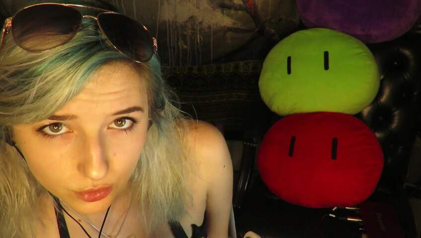 Aftyn Rose - Popsicle Sucking & Mouth Sounds on the Beach