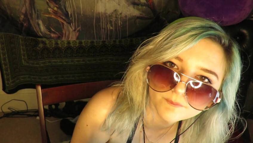 Aftyn Rose - Popsicle Sucking & Mouth Sounds on the Beach