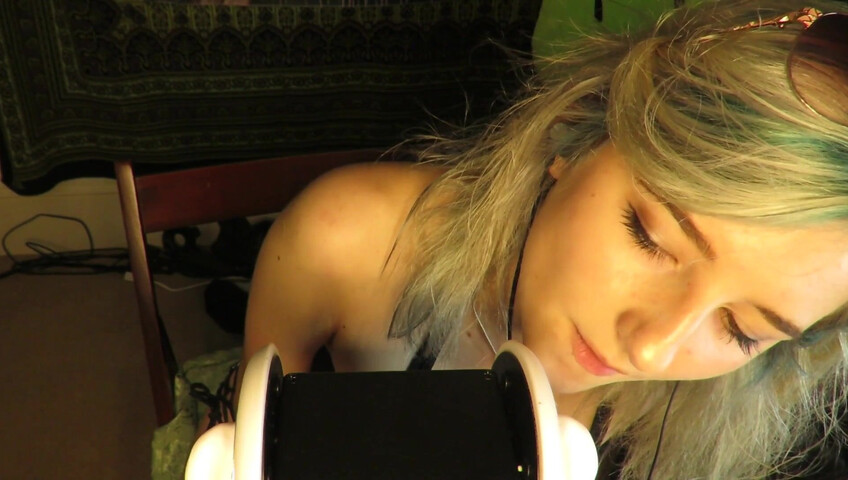 Aftyn Rose - Popsicle Sucking & Mouth Sounds on the Beach