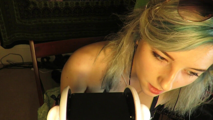 Aftyn Rose - Popsicle Sucking & Mouth Sounds on the Beach