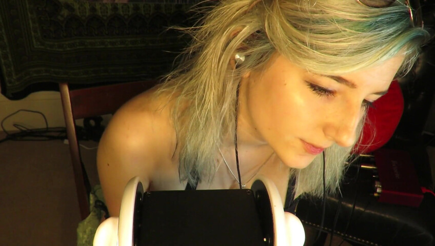 Aftyn Rose - Popsicle Sucking & Mouth Sounds on the Beach