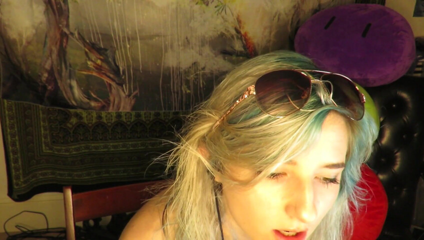 Aftyn Rose - Popsicle Sucking & Mouth Sounds on the Beach