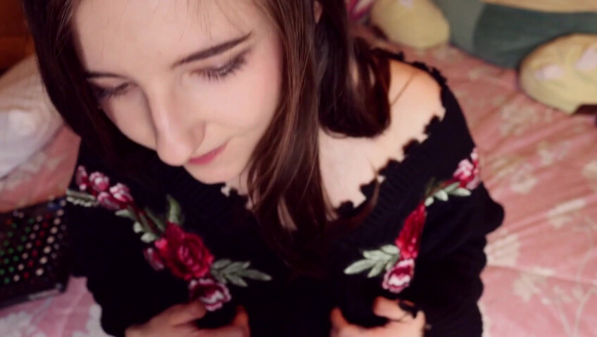 AftynRose ASMR - Scratching! Sweater, chest, booty, feet, legs, etc