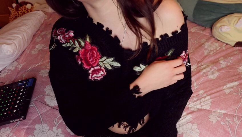 AftynRose ASMR - Scratching! Sweater, chest, booty, feet, legs, etc