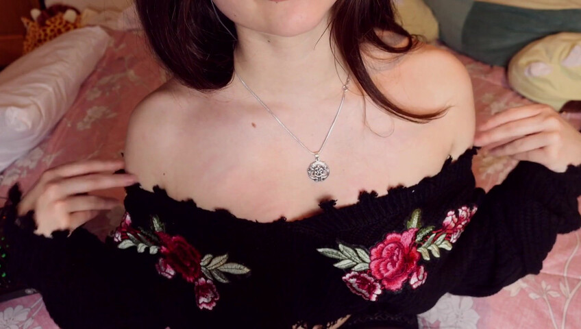 AftynRose ASMR - Scratching! Sweater, chest, booty, feet, legs, etc