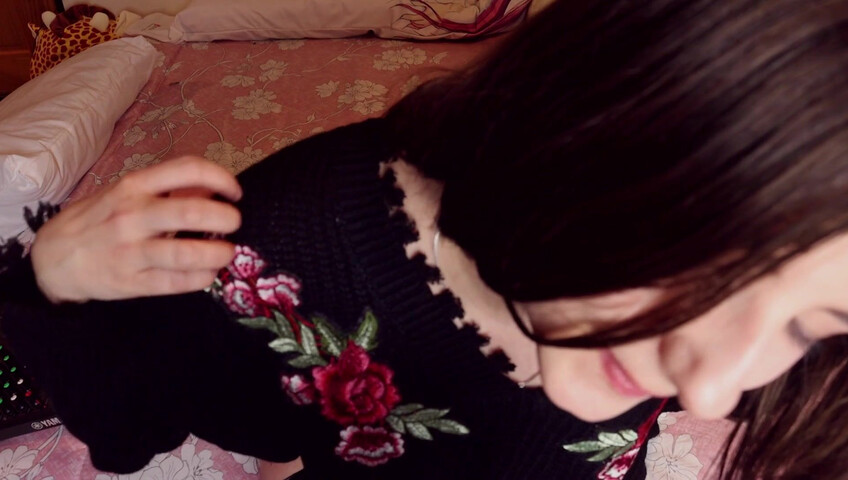 AftynRose ASMR - Scratching! Sweater, chest, booty, feet, legs, etc