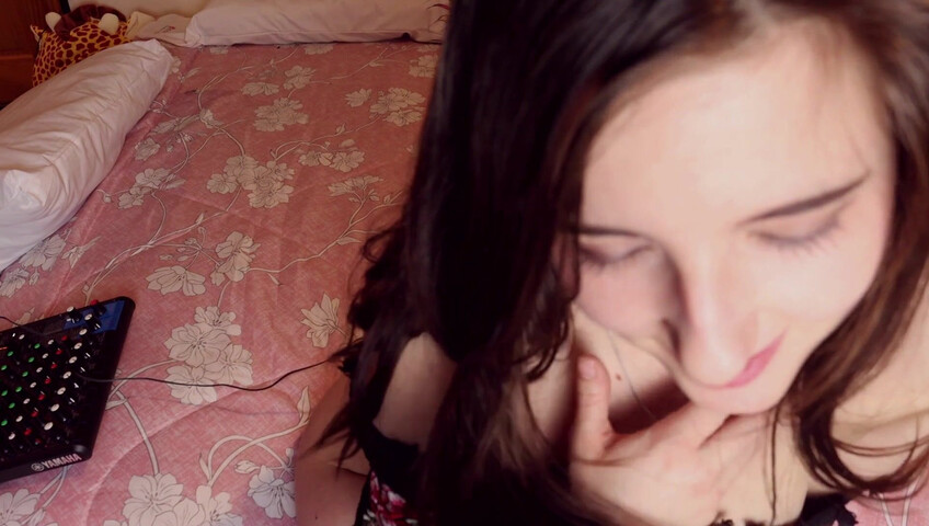 AftynRose ASMR - Scratching! Sweater, chest, booty, feet, legs, etc