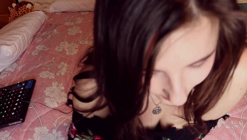 AftynRose ASMR - Scratching! Sweater, chest, booty, feet, legs, etc