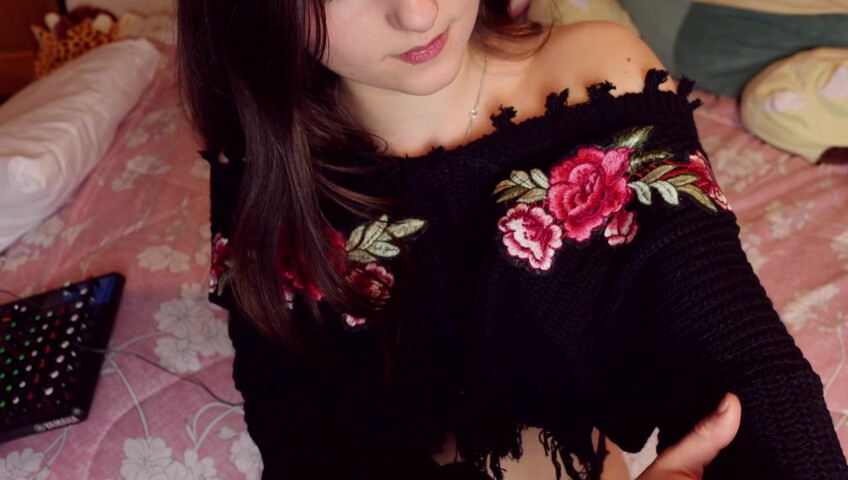 AftynRose ASMR - Scratching! Sweater, chest, booty, feet, legs, etc