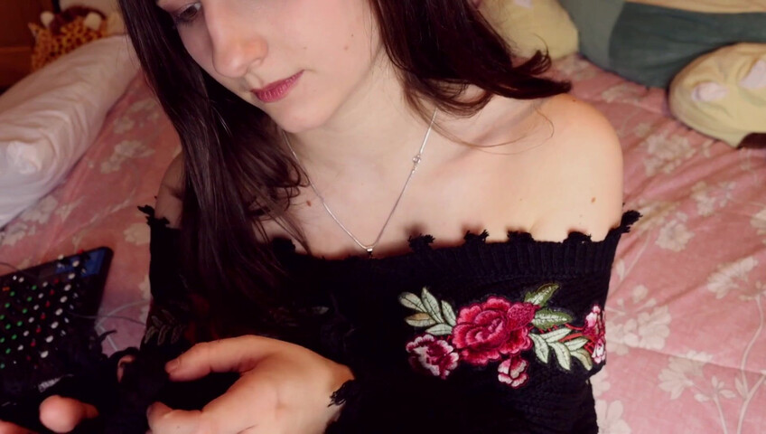 AftynRose ASMR - Scratching! Sweater, chest, booty, feet, legs, etc