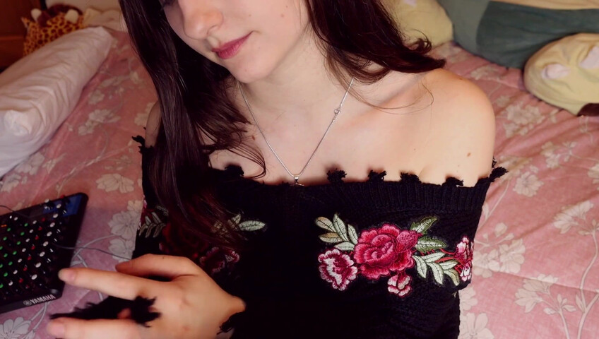 AftynRose ASMR - Scratching! Sweater, chest, booty, feet, legs, etc