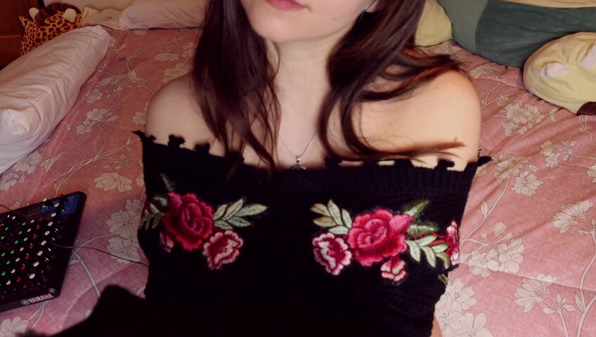 AftynRose ASMR - Scratching! Sweater, chest, booty, feet, legs, etc