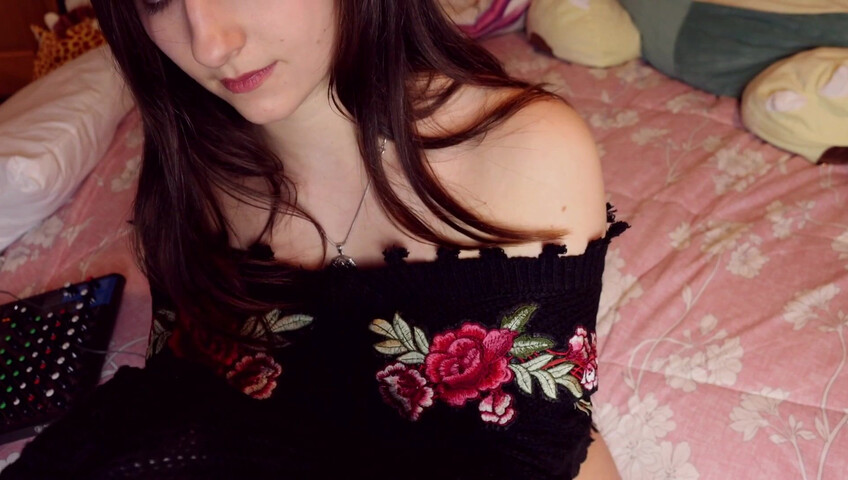 AftynRose ASMR - Scratching! Sweater, chest, booty, feet, legs, etc