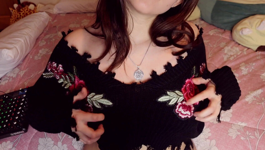 AftynRose ASMR - Scratching! Sweater, chest, booty, feet, legs, etc