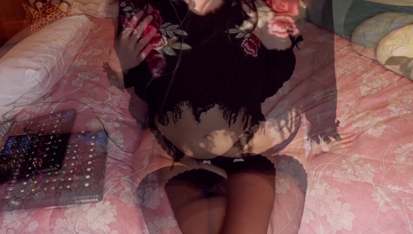 AftynRose ASMR - Scratching! Sweater, chest, booty, feet, legs, etc