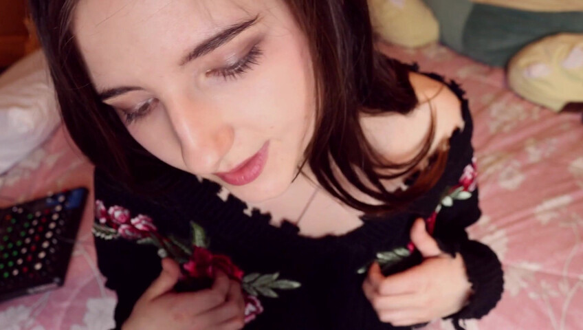AftynRose ASMR - Scratching! Sweater, chest, booty, feet, legs, etc