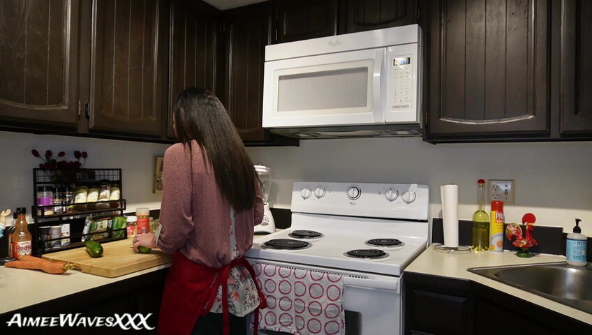 AimeeWavesXXX - Mom Indulges Your Foot Fetish